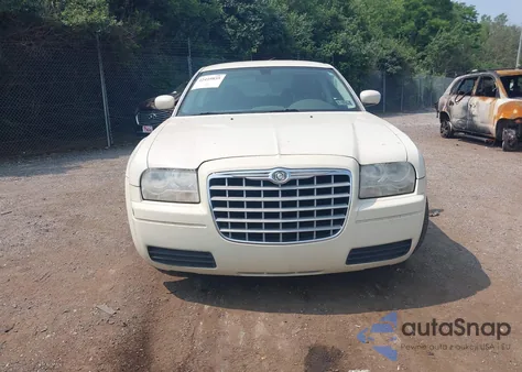 2008 Chrysler 300 Lx z USA, uszkodzony, nr VIN 2C3LA43R48H225478